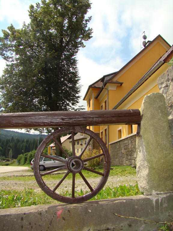 Pension Pod Lipou Лоучовице Экстерьер фото